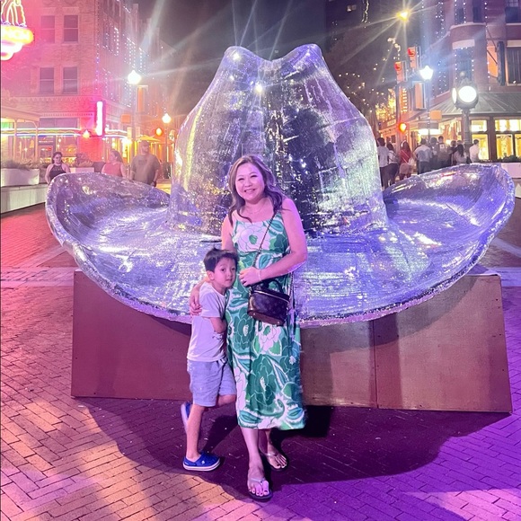 Meet your Posher, Amber - Picture 2 of 4